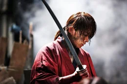 Eigentlich wollte Kenshin Himura (Takeru Sat&ocirc;) sein Schwert nie wieder erheben, doch als er erf&auml;hrt, dass die Mitglieder der Juppongatana sich auf dem Weg nach Japan befinden, um die Meiji-Regierung zu Fall zu bringen und das Land ins Chaos st&uuml;rzen wollen, muss er sein eigenes Versprechen brechen und wieder zum Schwert greifen ...