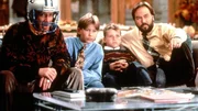 Im Hause Taylor ist das Football-Fieber ausgebrochen (v.li.: Tim Allen, Jonathan Taylor Thomas, Zachery Ty Bryan, Richard Karn). Im Hause Taylor ist das Football-Fieber ausgebrochen (v.li.: Tim Allen, Jonathan Taylor Thomas, Zachery Ty Bryan, Richard Karn).
