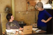 Georgie Cooper (Montana Jordan, l.); Connie "Meemaw" Tucker (Annie Potts, r.) Georgie Cooper (Montana Jordan, l.); Connie "Meemaw" Tucker (Annie Potts, r.)