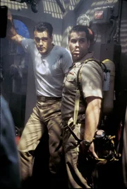 Harmon Rabb, Jr. (David James Elliott, l.), Bud Roberts, Jr. (Patrick Labyorteaux)