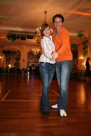 Willi mit Tanzlehrerin Sarah Segovia in der Tanzschule am Deutschen Theater.