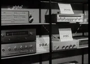 Weihnachten 1965 - der Wohlstand wird sichtbar: als Geschenk steht schon mal eine Stereoanlage unterm Baum, Preis 2648 Mark. Weihnachten 1965 - der Wohlstand wird sichtbar: als Geschenk steht schon mal eine Stereoanlage unterm Baum, Preis 2648 Mark.