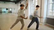 Abdullah mit Emanuel im Tanzstudio