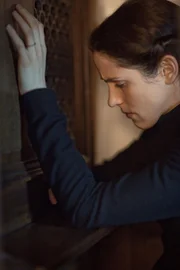 Margarete Beaufort (Amanda Hale) ist nach wie vor der Überzeugung, dass ihr Sohn Henry König von England wird. Margarete Beaufort (Amanda Hale) ist nach wie vor der Überzeugung, dass ihr Sohn Henry König von England wird.