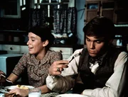 Endlich ist es so weit: John-Boys (Richard Thomas, r.) großer Tag ist da - sein aller erster Tag auf dem College. Seine Schwester (Judy Norton-Taylor, l.) beneidet ihn sehr ... Endlich ist es so weit: John-Boys (Richard Thomas, r.) großer Tag ist da - sein aller erster Tag auf dem College. Seine Schwester (Judy Norton-Taylor, l.) beneidet ihn sehr ...