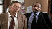 Detective Lennie Briscoe (Jerry Orbach, l.) und Detective Ed Green (Jesse L. Martin)