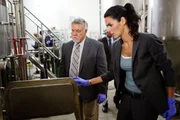 Det. Vince Korsak (Bruce McGill) und Det. Jane Rizzoli (Angie Harmon) ermitteln in einem Mordfall: Was verbindet einen toten Bierbrauer mit einem Wikinger-Speer? Det. Vince Korsak (Bruce McGill) und Det. Jane Rizzoli (Angie Harmon) ermitteln in einem Mordfall: Was verbindet einen toten Bierbrauer mit einem Wikinger-Speer?