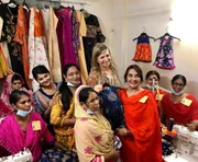 Königin Máxima in einer Näherei in Bangladesch.