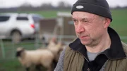 Sch&auml;fer Jens Kath - Der Sch&auml;fer macht sich nach mehreren Wolfs-Angriffen auf seine Tiere Sorgen um das &Uuml;berleben seines Familienbetriebs.