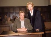 Bernd B&ouml;hme (Thorsten Nindel) beteuert, dass er nicht auf Adamczyk geschossen hat. Aber Staatsanw&auml;ltin Glaser (Britta Schmeling) glaubt ihm nicht. Sie bringt ihn und seine Frau vor die Haftrichterin und versucht einen Haftbefehl zu erwirken.