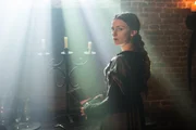 Der Tod ihres Vaters belastet Anne Neville (Faye Marsay) sehr und sie entschließt sich, König Edward IV um Gnade zu bitten ... Der Tod ihres Vaters belastet Anne Neville (Faye Marsay) sehr und sie entschließt sich, König Edward IV um Gnade zu bitten ...