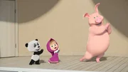 Mascha und der Panda lernen einen Tanz.