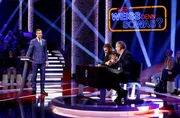 v.li.: Moderator Kai Pflaume, der Fu&szlig;ballspieler und TV-Experte Christoph Kramer und Elton.