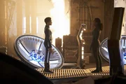 Michael Burnham (Sonequa Martin-Green, l.) und Gabrielle Burnham (Sonja Sohn, r.) Michael Burnham (Sonequa Martin-Green, l.) und Gabrielle Burnham (Sonja Sohn, r.)