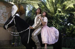 Mit Hilfe von Prinzessin Zora (Aileen Quinn) wird der verwunschene Prinz (John Paragon) von dem Zauber erl&ouml;st. Nun k&ouml;nnen die beiden au ewig  gl&uuml;cklich werden.