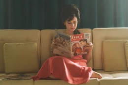 Ger&uuml;chte um Liebesaff&auml;ren von Elvis tr&uuml;ben regelm&auml;&szlig;ig den Alltag von Priscilla (Cailee Spaeny).
