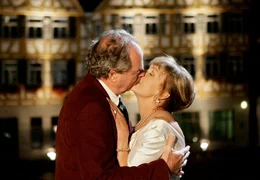 Was sich liebt, das neckt sich: Katharina (Gila von Weitershausen) und Alberto (Friedrich von Thun) finden endlich zueinander.