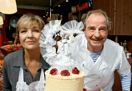 Ende gut alles gut: Biob&auml;ckerin Katharina (Gila von Weitershausen) und Zucker-Konditor Alberto (Friedrich von Thun).