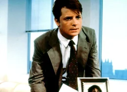 Wie kommt man schnell nach oben? F&uuml;r Brantley Foster (Michael J. Fox) gibt es nur eine L&ouml;sung: raus aus den Turnschuhen, rein in den Anzug und die F&uuml;hrungsetagen st&uuml;rmen.