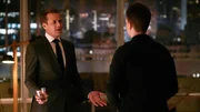 Mike (Patrick J. Adams, r.) droht die Nerven zu verlieren. Tappt er in die Falle der Staatsanwältin, die ihm ohne Wissen von Harvey (Gabriel Macht, l.) einen zweifelhaften Deal anbietet? Mike (Patrick J. Adams, r.) droht die Nerven zu verlieren. Tappt er in die Falle der Staatsanwältin, die ihm ohne Wissen von Harvey (Gabriel Macht, l.) einen zweifelhaften Deal anbietet?