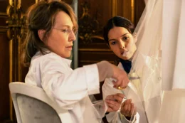 L-R: Esther (Nathalie Baye), Jade (Lyna Khoudri)