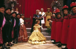 Auf dem Schlossball soll die wahre Prinzessin gekr&ouml;nt werden. Ob es mit der eitlen Prinzessin Henrietta (Helen Hunt) die Richtige trifft?