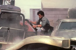 Der raubeinige Trucker Lincoln Hawk (Sylvester Stallone) macht sich auf den Weg nach Las Vegas, wo er an der Weltmeisterschaft f&uuml;r Armdr&uuml;cken teilnehmen will, um mit dem Wettgewinn seinem Sohn und sich eine sorgenfreie Zukunft sichern zu k&ouml;nnen ...