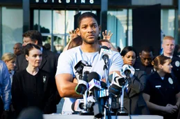 In seinem Alkoholdusel richtet Hancock (Will Smith) nicht selten mehr Chaos und Unheil an als er verhindert. Eines Tages ist der Tiefpunkt des Superhelden gekommen - und Hancock selbst muss ins Gef&auml;ngnis, in das er vorher schon so viele Schurken gebracht hatte ...