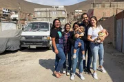 Die Familie Bernales: Nancy, Flor, Angie, Mael Carlos, Miriam und Yosias Bernales Die Familie Bernales: Nancy, Flor, Angie, Mael Carlos, Miriam und Yosias Bernales
