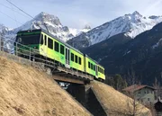 Die Bex-Villars-Bretaye-Bahn beim Aufstieg nach Gryon – hier noch ohne Schnee. Die Bex-Villars-Bretaye-Bahn beim Aufstieg nach Gryon – hier noch ohne Schnee.