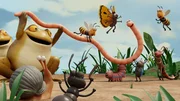 Superwurm unterh&auml;lt seine Freunde gern mit neuen Spielen: Hier ist er als Springseil im Einsatz.