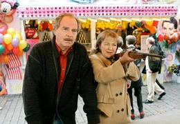 Die Beziehung von Katharina (Gila von Weitershausen) und Alberto (Friedrich von Thun) ist ein ewiger Wettstreit.