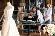 Nathalie Baye als Esther und Pascale Arbillot als Catherine in "Haute Couture &ndash; Die Sch&ouml;nheit der Geste"