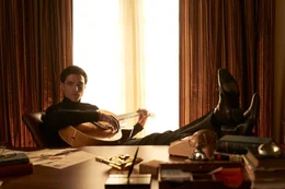 Angesichts einer Karrierekrise entwickelt Elvis (Jacob Elordi) ein launisches Temperament.