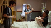 This Is Going to Hurt Staffel 1 Folge 6: In einer luxuriösen Privatklinik: Ben Whishaw als Adam Kay, Lucy Russell als Serena, Sophie Winkleman als Kathleen Mullender. This Is Going to Hurt Staffel 1 Folge 6: In einer luxuriösen Privatklinik: Ben Whishaw als Adam Kay, Lucy Russell als Serena, Sophie Winkleman als Kathleen Mullender.