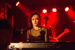 Durch Musik kann Dylan (Olivia Cooke) ihrer Wut auf das Leben Ausdruck verleihen.