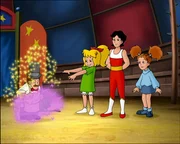 Den Zirkuszauberer verhext Bibi kurzerhand in einen Gartenzwerg. Den Zirkuszauberer verhext Bibi kurzerhand in einen Gartenzwerg.