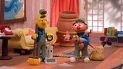 Ernie und Bert arbeiten als Putzm&auml;nner.