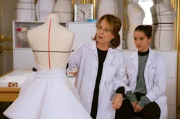 L-R: Esther (Nathalie Baye), Jade (Lyna Khoudri)