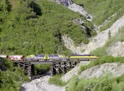 Der Denali Star beim Durchqueren des Gebirges von Alaska. Der Denali Star beim Durchqueren des Gebirges von Alaska.