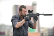 Sgt. Damien Scott (Sullivan Stapleton)