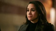 Rachel (Meghan Markle) ist verzweifelt. Ihr Verlobter wurde zu einer Haftstrafe wegen Betrugs verurteilt.