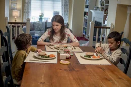 (v.l.n.r.) Miles Smothers (Joshua Satine); Stephanie Smothers (Anna Kendrick); Nicky Nelson (Ian Ho)
