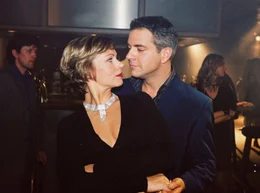 Ein T&auml;nzchen in Ehren: Maja (Jennifer Nitsch) flirtet mit ihrem Kollegen Nick (Florian Fitz).