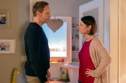 Kai Hoffmann (Julian Weigend) bittet Maria Weber (Annett Renneberg) um Nachsicht mit seinem Boxschüler, der nachts betrunken bei ihnen vor der Wohnungstür stand.