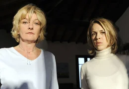 Karina (Saskia Vester, li.) hat Angst, dass Susanne (Anneke Kim Sarnau) ihre Familie zerst&ouml;rt.