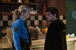 Vanessa (Elizabeth Lail), Mike (Josh Hutcherson)