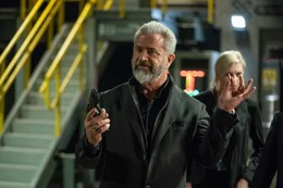 Colonel Clive Ventor (Mel Gibson)  Die Verwendung des sendungsbezogenen Materials ist nur mit dem Hinweis und Verlinkung auf RTL+ gestattet.
