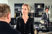 Kim Tramell (Ursina Lardi) und Oliver Jansen (Oliver Wnuk) wurden am Tatabend in einer verf&auml;nglichen Situation gefilmt. Weil das ein Mordmotiv sein k&ouml;nnte, m&uuml;ssen sie Thorsten Lannert (Richy M&uuml;ller) und seinem Kollegen Rede und Antwort stehen.