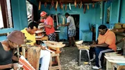In der Modellboot-Werkstatt auf Bequia werden Schiffe detailgetreu nachgebaut. Sogar die englische Königin haben Tim Sargeant und seine Kollegen schon beliefert.